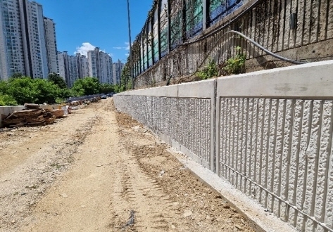 잠실대교남단IC 연결체계개선공사 중 자립식옹벽공사 (H=5.0m) , 2025